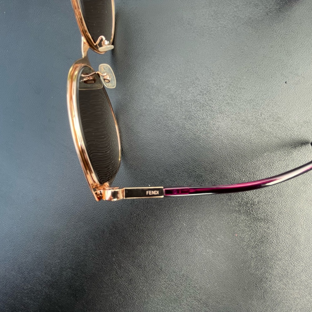Fendi women’s sunglasses with case and fabric cleaner new - Picture 6 of 10